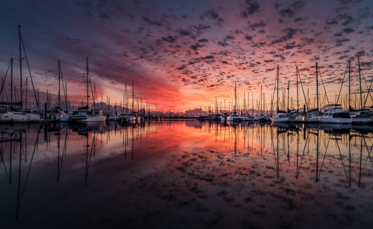 Pros and Cons of Moving Into a Houseboat