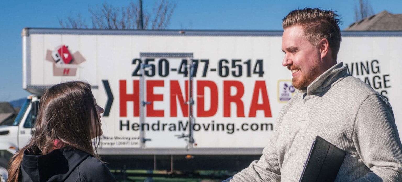 Satisfied costumer shaking hands with our international mover.