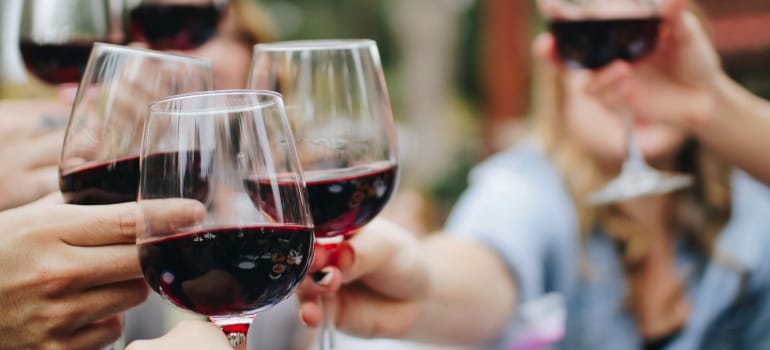 Picture of people drinking wine and talking about the tips for newcomers moving to Duncan
