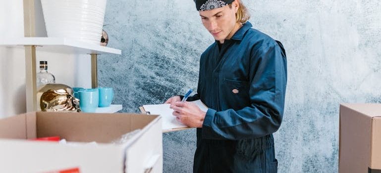 a mover packing