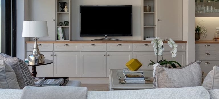 A Room-by-Room Guide to Efficient Packing of a living room