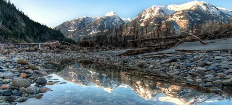 Pros and Cons of Moving to British Columbia among the mountains